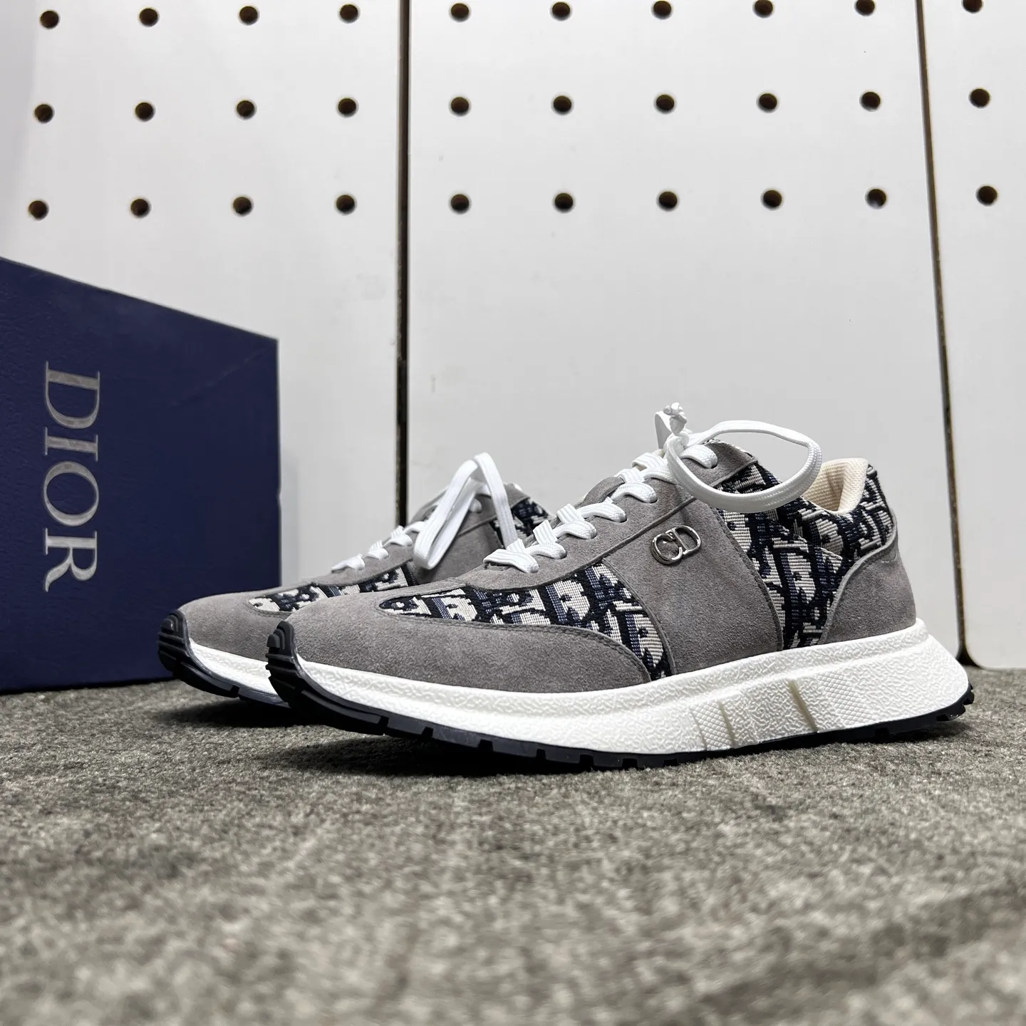 Factory price: 438💰【DIAo·Dior】Original quality.~ Unique modern style sneakers. 🏃A must-have casual shoe for trendy men😍😍 Original brand imported from Italy, imported original leather, sheep lining (refuses to discolor and grind feet) Sole: Original sole provided by the original factory, French lazy style design ⚠️Fit to the feet, original quality, super comfortable original sole. It’s like shooting the real thing 🎬The real thing is better, high-quality sneakers, size: 38-44, custom-made 45